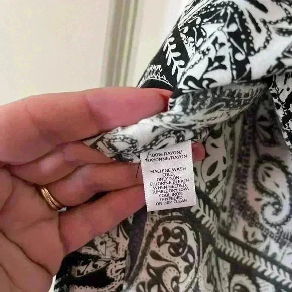 Loft Rayon Blouse Black White Pattern Women’s Small - Picture 8 of 9